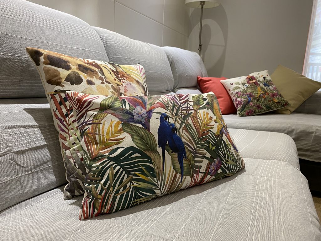Funda de sofá tipo foulard para cama o sofá.